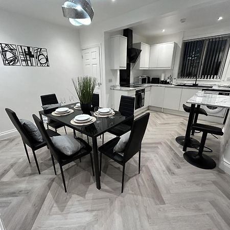 Lymer House - Stylish 3 Bedroom House In Wolverhampton Bagian luar foto