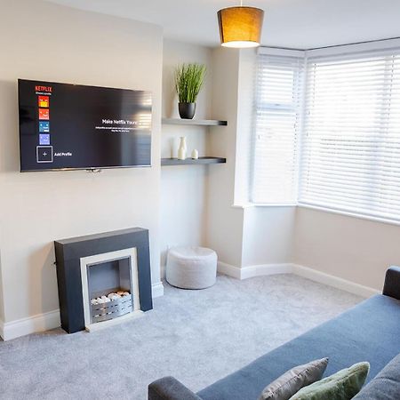 Lymer House - Stylish 3 Bedroom House In Wolverhampton Bagian luar foto