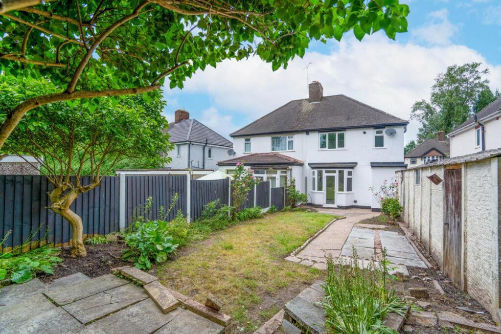 Lymer House - Stylish 3 Bedroom House In Wolverhampton Bagian luar foto