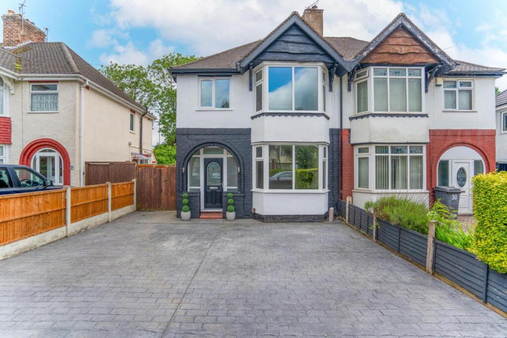 Lymer House - Stylish 3 Bedroom House In Wolverhampton Bagian luar foto