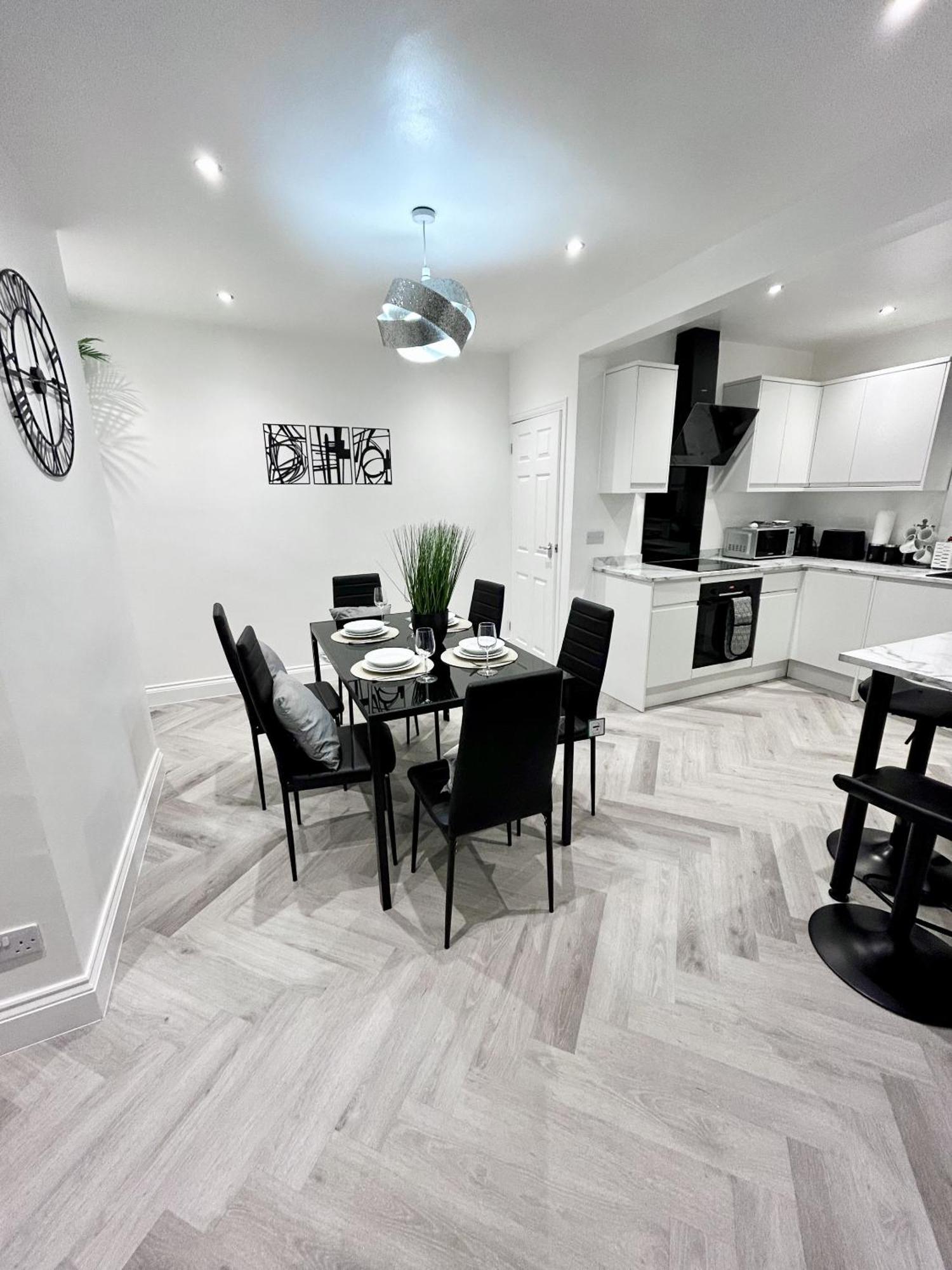 Lymer House - Stylish 3 Bedroom House In Wolverhampton Bagian luar foto