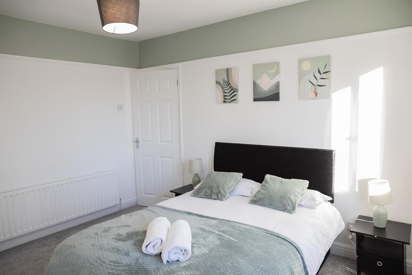 Lymer House - Stylish 3 Bedroom House In Wolverhampton Bagian luar foto