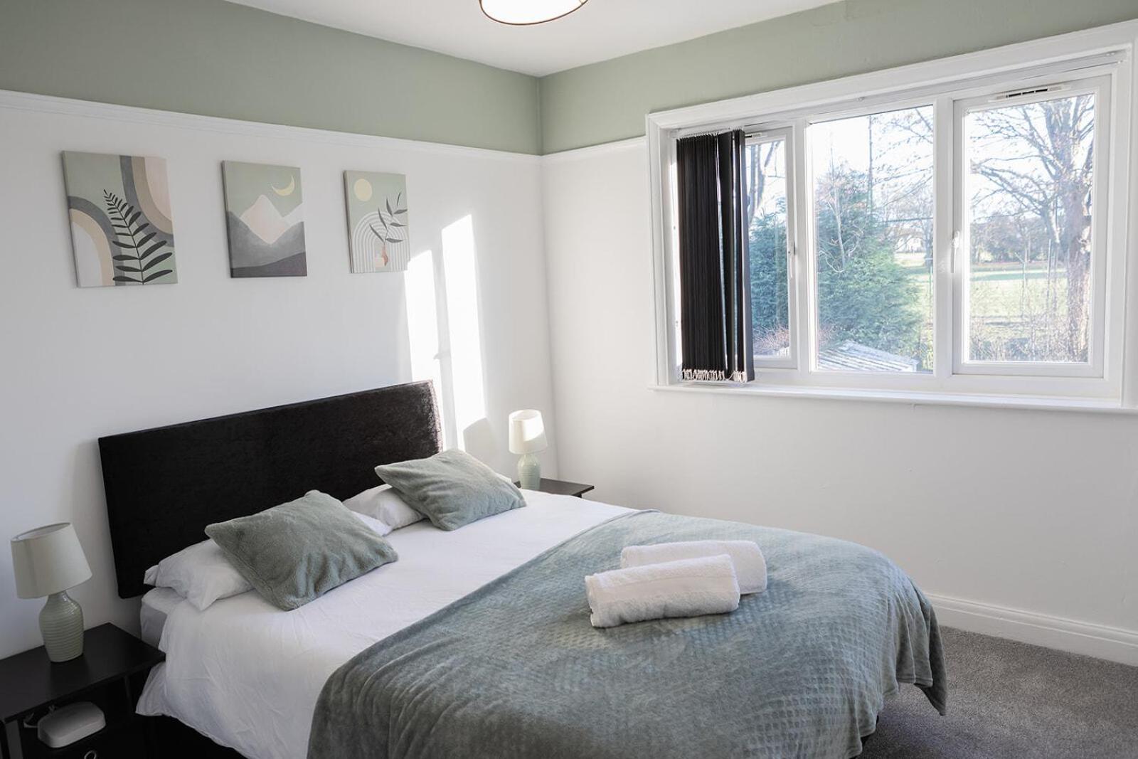 Lymer House - Stylish 3 Bedroom House In Wolverhampton Bagian luar foto
