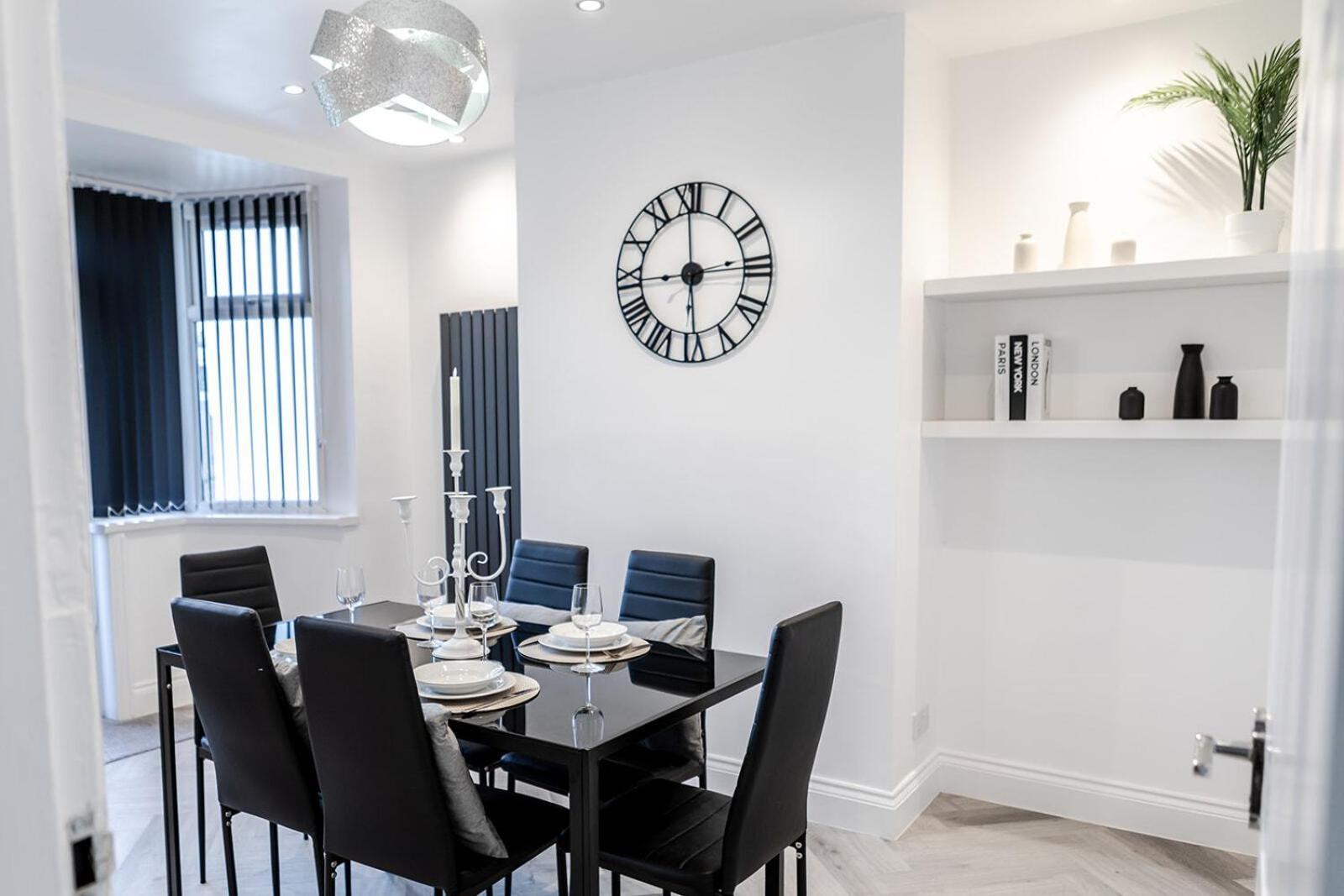 Lymer House - Stylish 3 Bedroom House In Wolverhampton Bagian luar foto