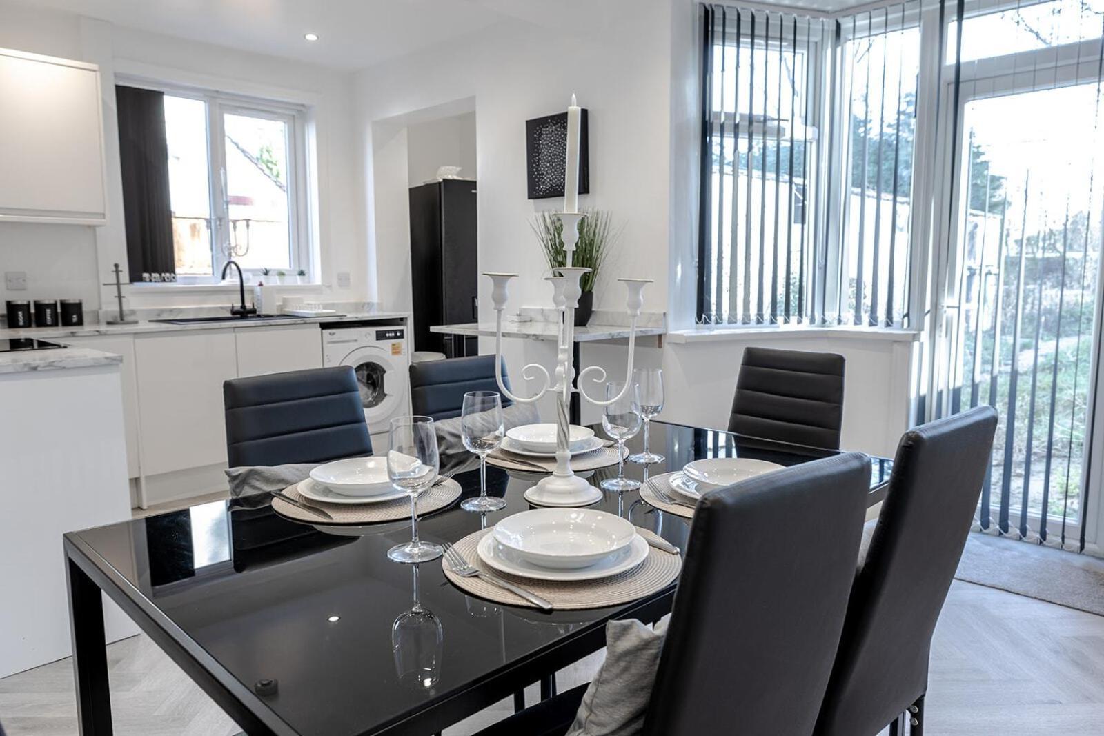 Lymer House - Stylish 3 Bedroom House In Wolverhampton Bagian luar foto