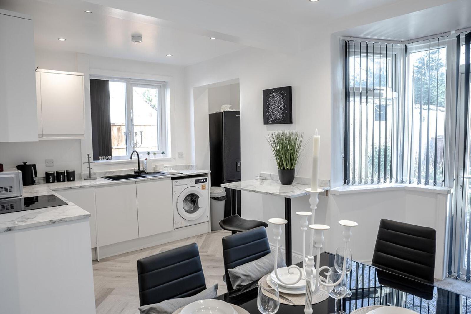 Lymer House - Stylish 3 Bedroom House In Wolverhampton Bagian luar foto