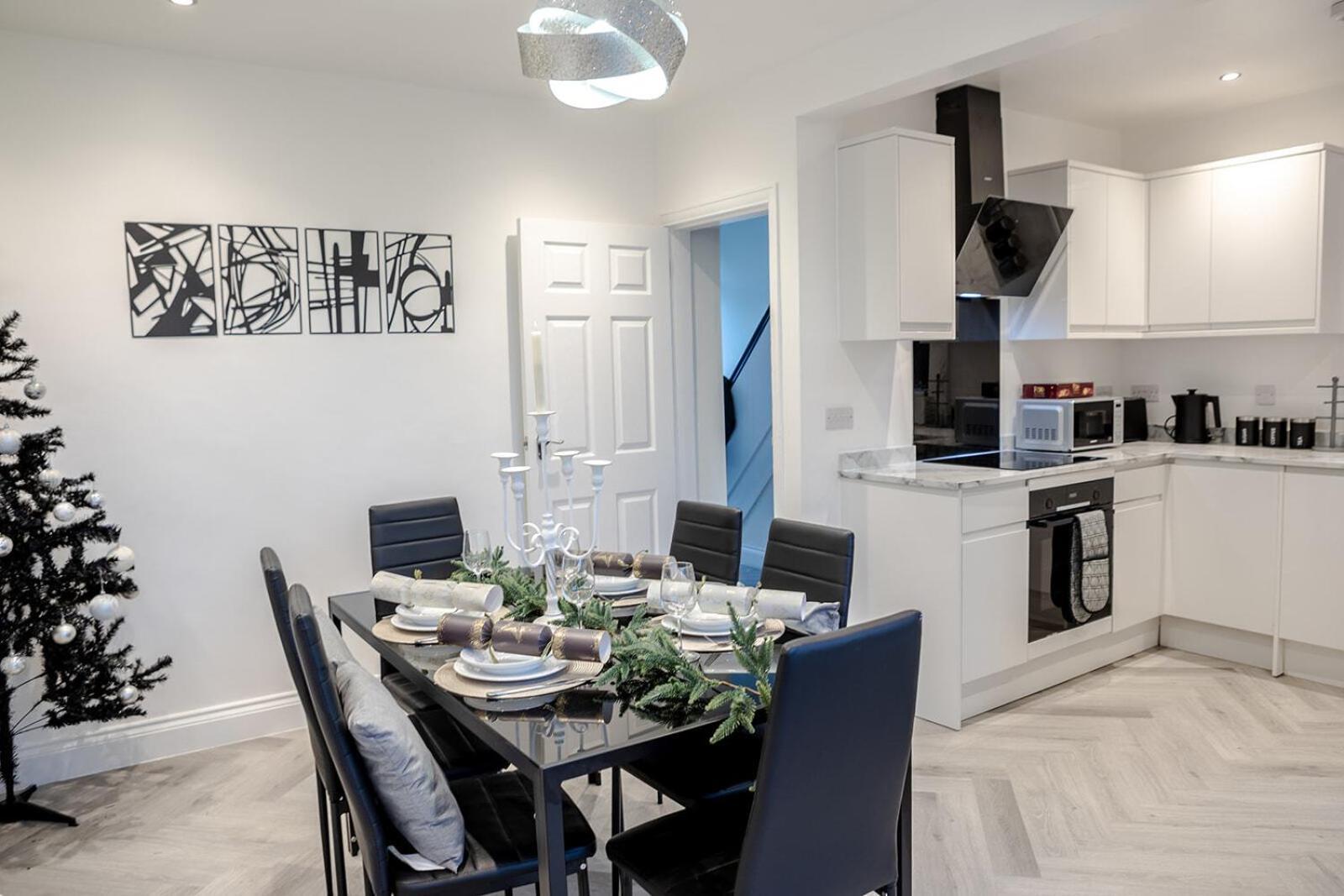 Lymer House - Stylish 3 Bedroom House In Wolverhampton Bagian luar foto