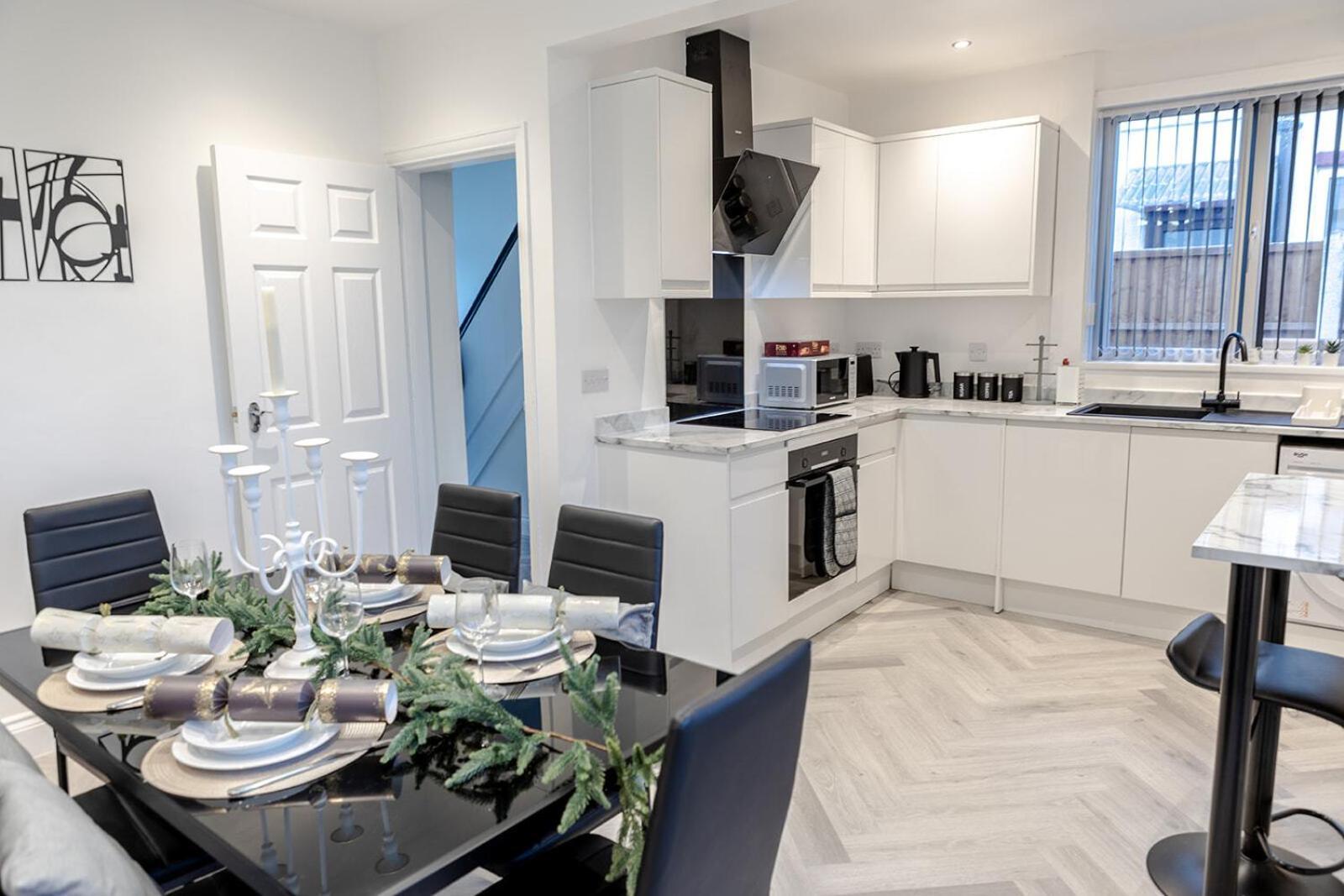 Lymer House - Stylish 3 Bedroom House In Wolverhampton Bagian luar foto